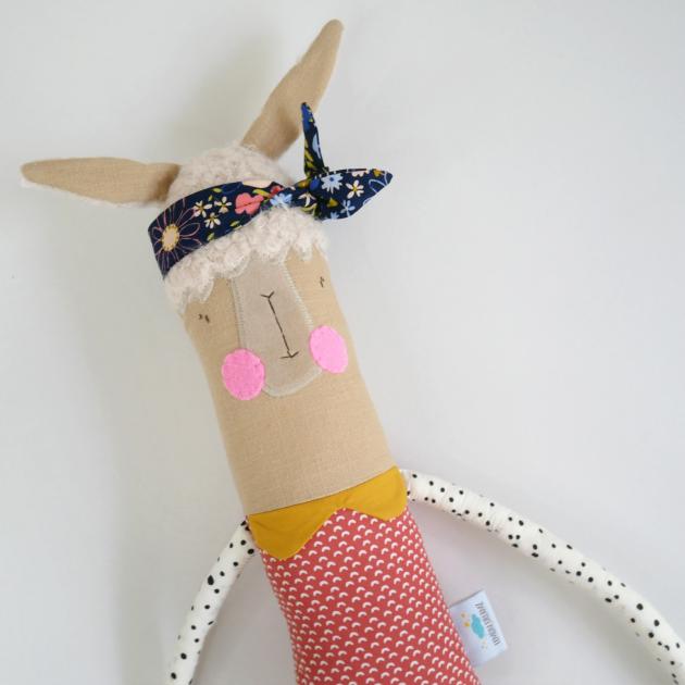 Cuddler Llama με μαντήλι